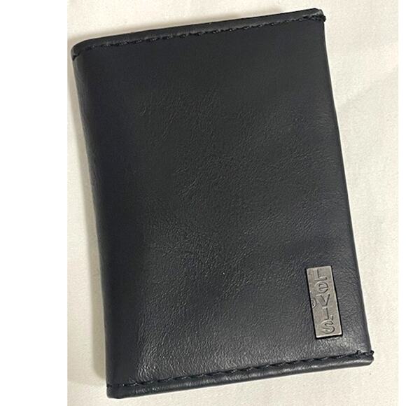 NWT Levi's Black Leather Wallet Credit Card Magnetic Clip ID Sleeve - Picture 3 of 11